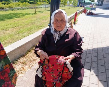 За носиите, мъката и една мечта в Родопите… „Майка ме научи да тъка, баба – да шия!“