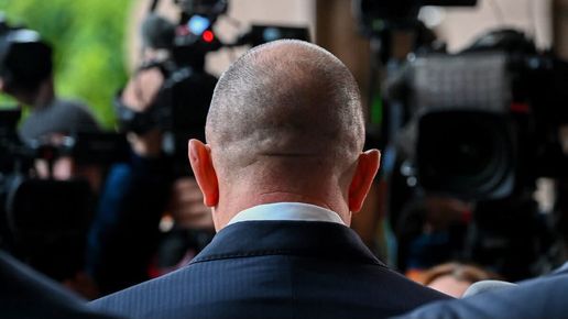 1 000 000 ОТ НЕГОВИТЕ МУ БИХА СВИРЕП ШУТ, ТОЙ ПЛЕЩИ ЗА СГЛОБКАТА! НЕСПАСЯЕМА ГЛУПОСТ. НЕСПАСЯЕМА ТЪПОТА